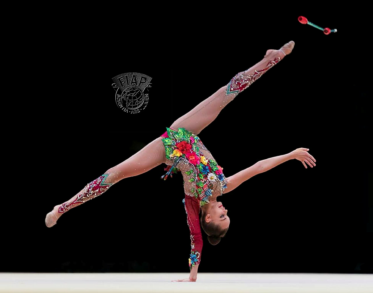 031_Nadezhda_Javadova_Clubs.jpg
