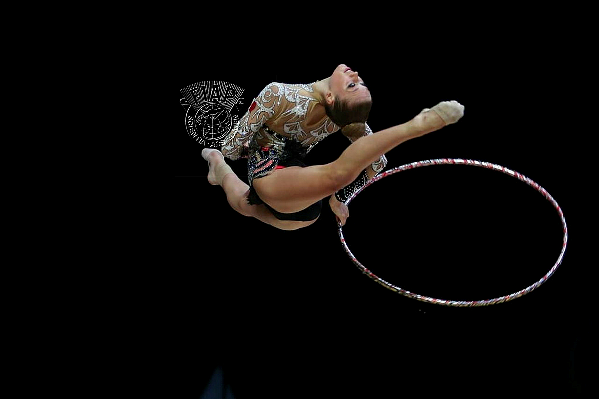 031_Valeriy_Khlizov_Magic_hoop.jpg