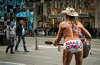 032_Rosina_Smit_Naked Cowboy.jpg