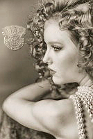 246_Tuula_Hautamki_Girl with pearls.jpg
