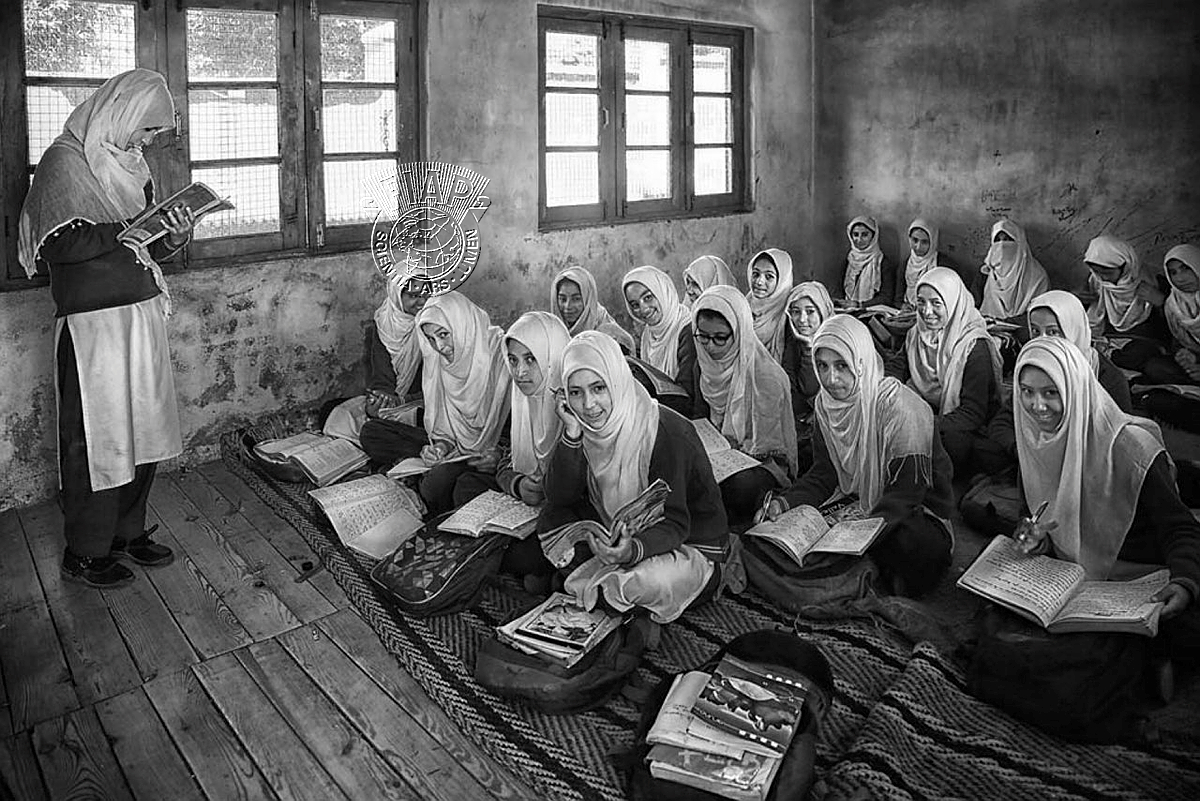 682_Amal_Alameer_Cutest schoolgirls.jpg