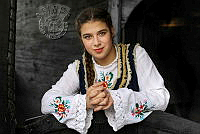 688_Goran_Kojadinovic_Girl on the porch.jpg