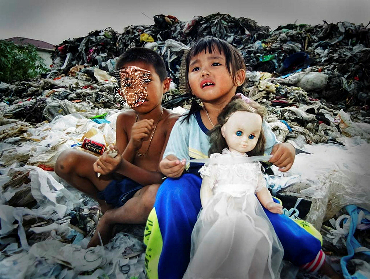 764_Hansa_Tangmanpoowadol_Lifes Behind Garbage.jpg