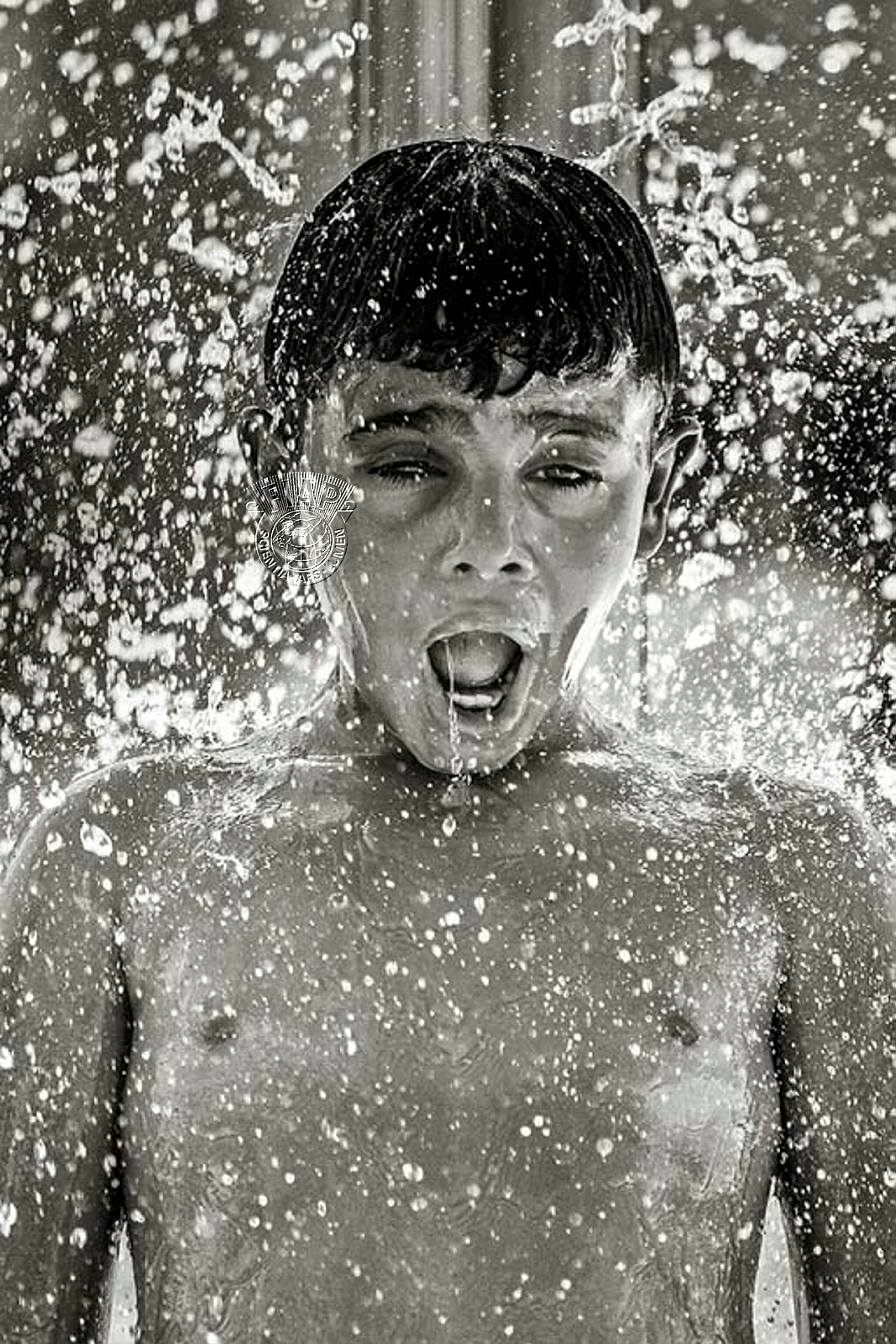 818_mohamed yousry  - Water Hug.jpg