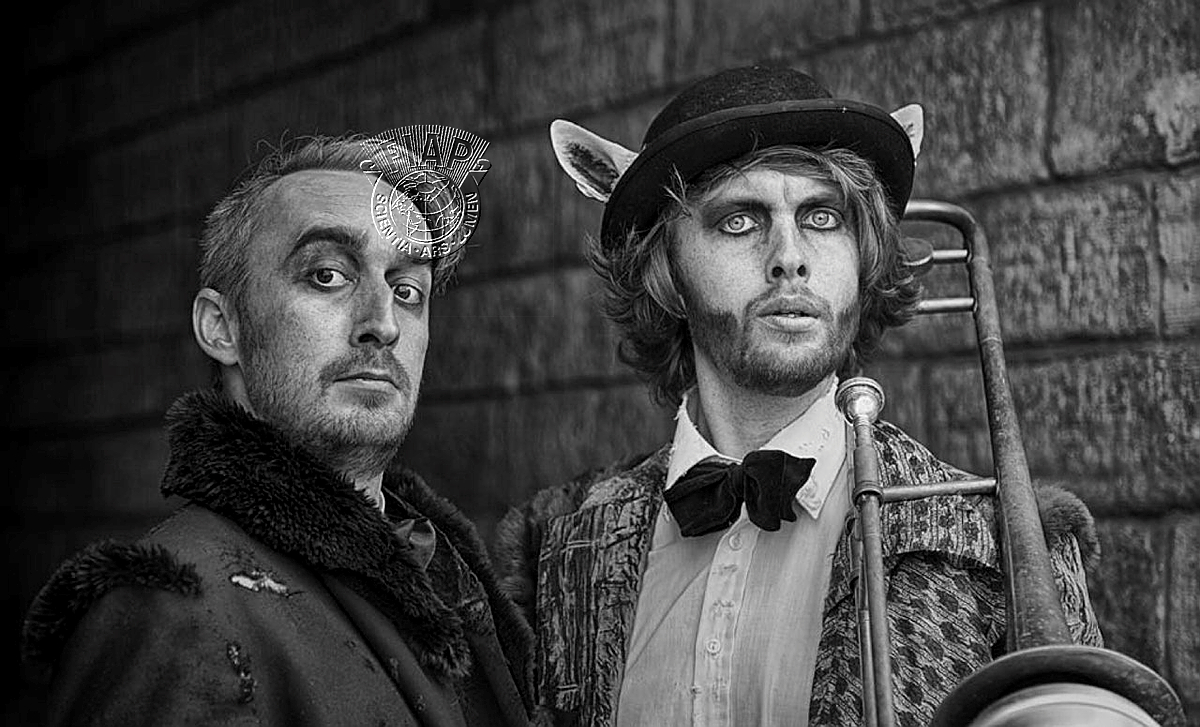 950_Eion_Johnston_Fox and friend.jpg