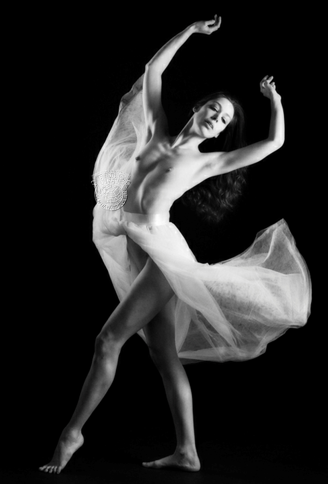 E01_Eion_Johnston_Flourish stretch.jpg