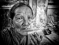 H03_Lajos_Toth_Cambodian woman.jpg