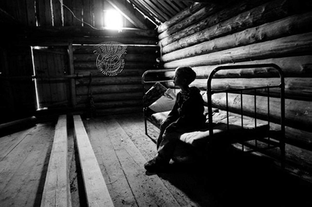 R02_Julia_Popova_In An Old House.jpg