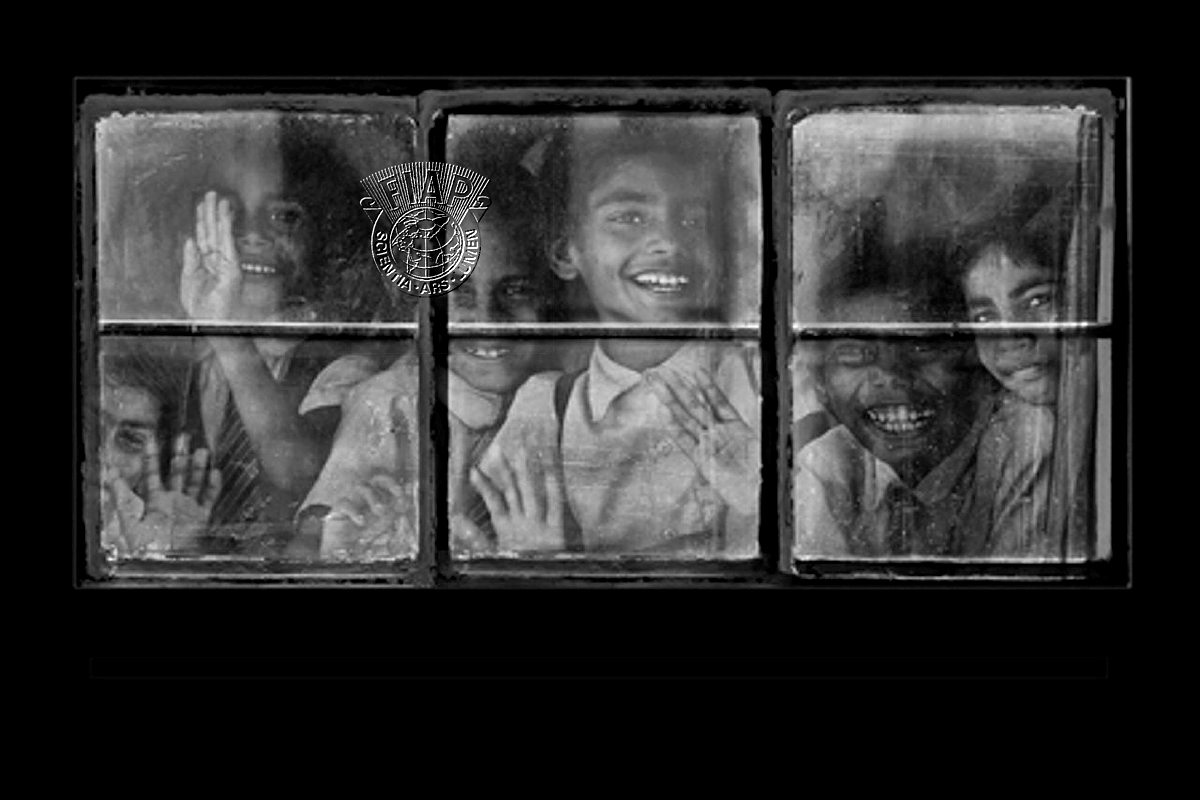 S04_Ravindra_Ranasinghe_The smiling window.jpg