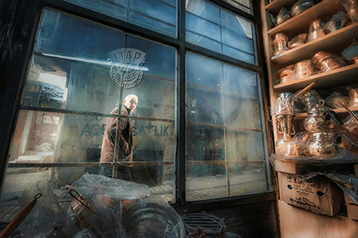 T03_Tugran_yuce_window.jpg